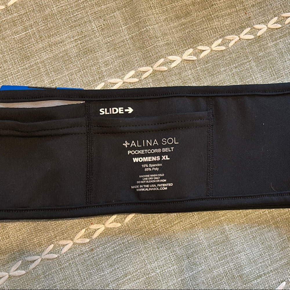 NWT Alina Sol Black Pocketed Belt
